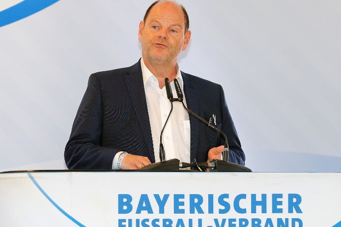 BFV-Schatzmeister Jürgen Faltenbacher beim außerordentlichen Verbandstag 2021.