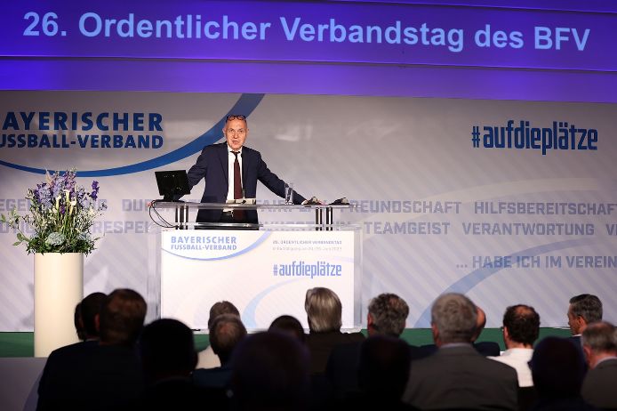 DFB-Präsident Bernd Neuendorf beim BFV-Verbandstag 2022