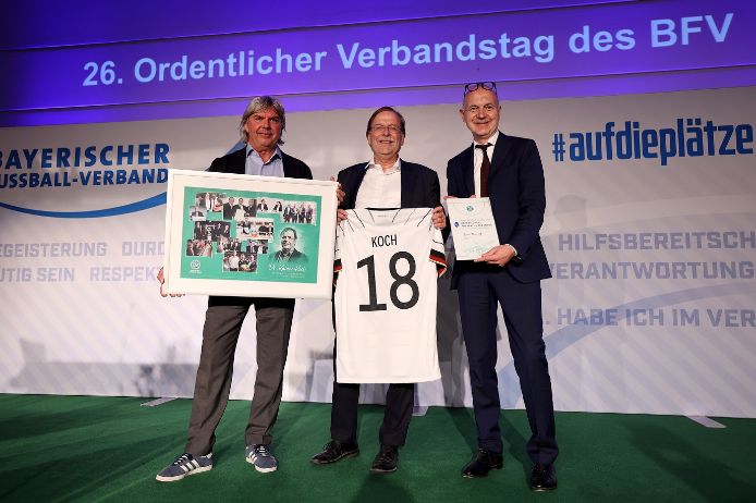 Ronny Zimmermann, Rainer Koch und Bernd Neuendorf beim Verbandstag 2022.