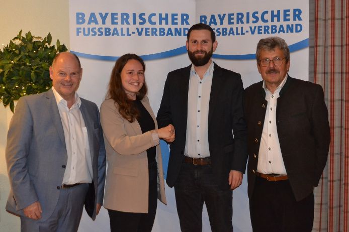 Maike Ebsen (2.v.l.) ist neue Koordinatorin der Regionalliga Bayern. Sie folgt auf Maximilian Ziegler-Freisinger.
