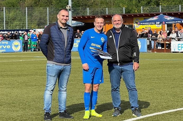 v.l.: Jens Reitstetter (Beisitzer Verbands-Spielausschuss), Daniel Messner und Bernd Reitstetter (Landesliga-Spielleiter)