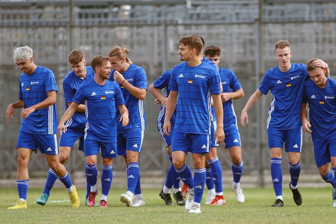 Ein Dreier zum Auftakt Bayern setzt sich 20 gegen Nordmazedonien
