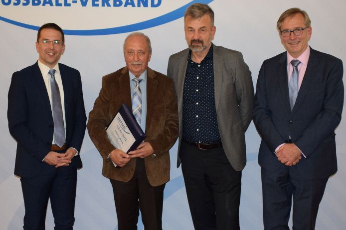 v.l.n.r.: BFV-Präsident Christoph Kern, Günter Priem, Emanuel Beierlein und Oskar Riedmeyer