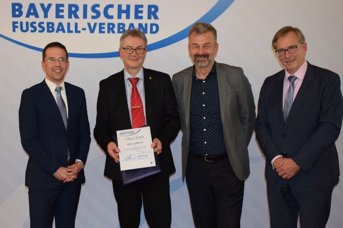 v.l.n.r.: BFV-Präsident Christoph Kern, Klaus Ullrich, Emanuel Beierlein und Oskar Riedmeyer