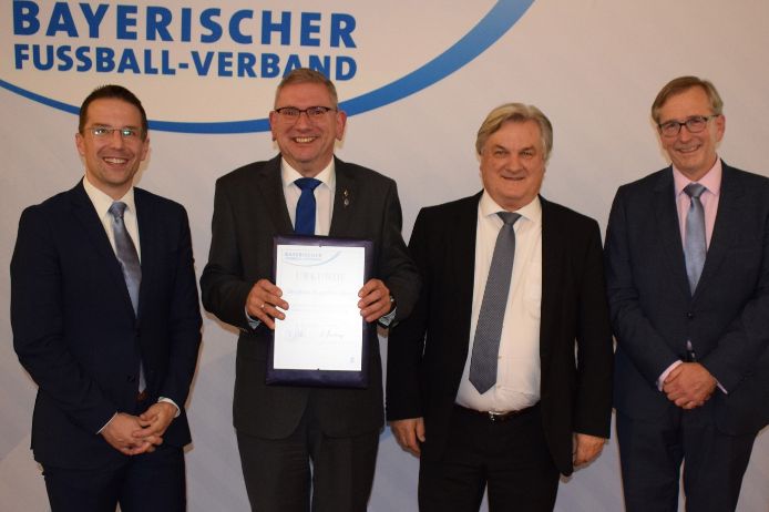 v.l.n.r.: BFV-Präsident Christoph Kern, Stephan Bierschneider, Reinhold Baier und Oskar Riedmeyer