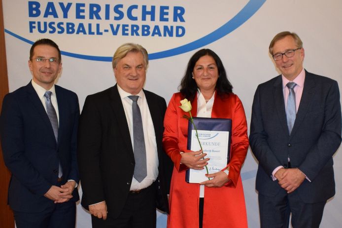 v.l.n.r.: BFV-Präsident Christoph Kern, Reinhold Baier, Elisabeth Bauer und Oskar Riedmeyer