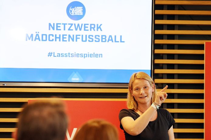 Starke Netzwerke für starken Mädchenfußball: Auftaktveranstaltung in Fürth.