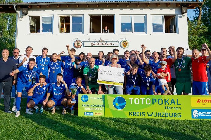 Titel verteidigt: Der TSV Lohr hat sich auch in diesem Jahr den Toto-Pokal im Kreis Würzburg gesichert.
