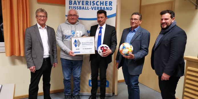 v.l.n.r.: KV Karl R.; VEAB Walter Trescher; 1. Vorsitzender Franz Eckert; KEAB Alfons Weigert; Bürgermeister Raffael Parzefall