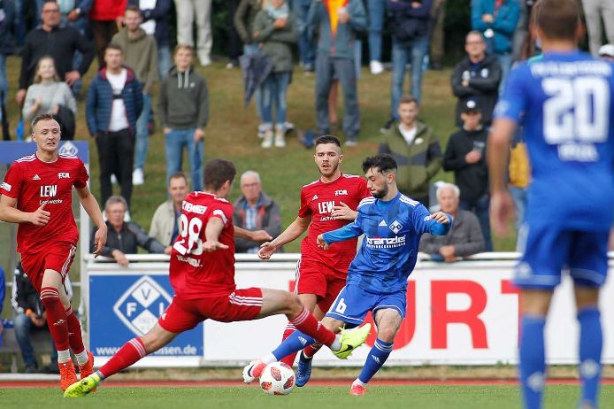 Spielszene beim Regionalliga-Eröffnungsspiel 2019/20 zwischen dem FV Illertissen und dem FC Memmingen.