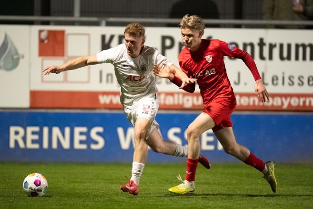 Spielszene SV Erlbach gegen FC Sturm Hauzenberg