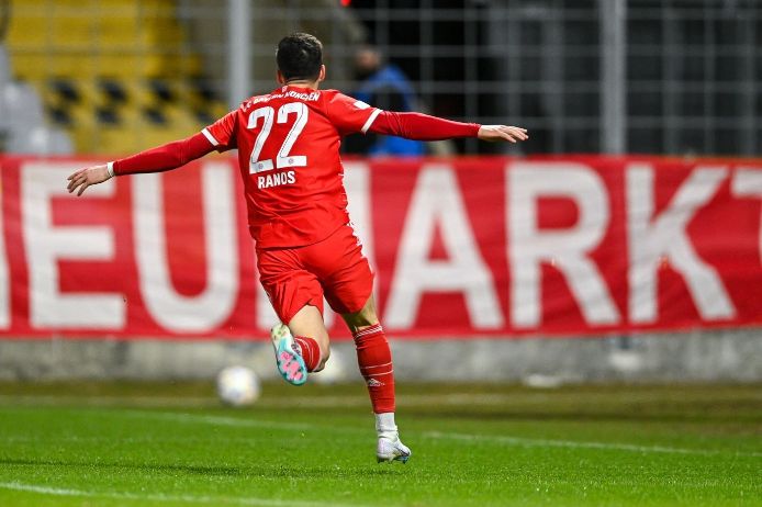 Grant-Leon Ranos (FC Bayern München II) beim Torjubel.
