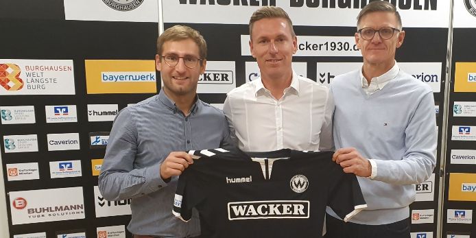 Leonhard Haas wird als neuer Cheftrainer beim SV Wacker Burghausen vorgestellt.
