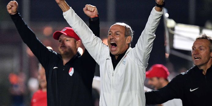 Türkgücü-Trainer Reiner Maurer bejubelt die Herbstmeisterschaft.