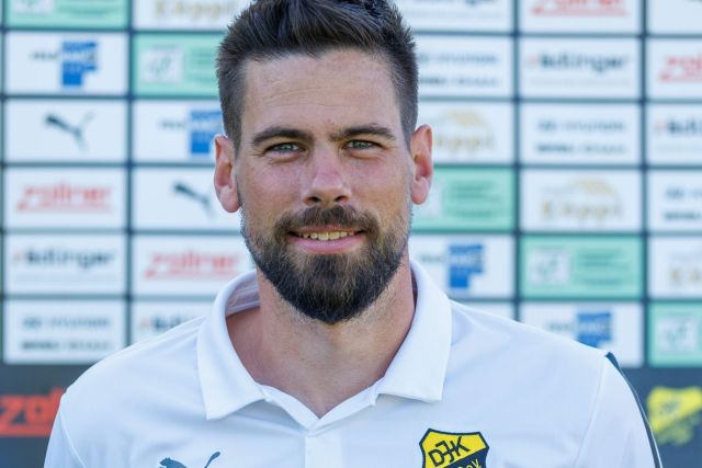 Trainer Thorsten Kirschbaum (DJK Vilzing).jpg