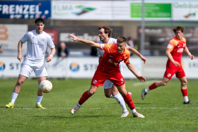 Spielszene SpVgg Hankofen-Hailing - SV Wacker Burghausen
