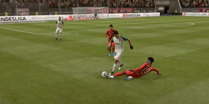 Spielszene aus dem Match Bayern-Augsburg bei FIFA 20 auf der Playstation 4.