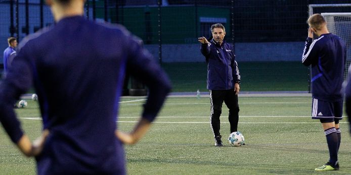 BFV-Cheftrainer Engin Yanova beim Training mit der BFV-Auswahl.