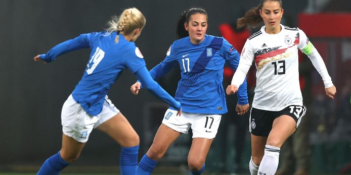Sara Däbritz beim Ländespiel Deutschland gegen Griechenland in Ingolstadt im November 2020.