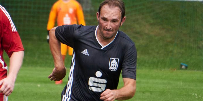 Sebastian Beißer (r.) vom 1. FC Gunzenhausen