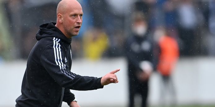 Timo Rost, Trainer der SpVgg Bayreuth, beim Spiel gegen Arminia Bielefeld im DFB-Pokal.