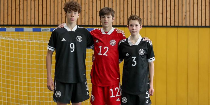 Soufian Tauber,Carlos Eduardo Holman Cuadra und  Jannis Braun (v.l.) ubeim DFB-Lehrgang in der Sportschule Wedau/Duisburg.