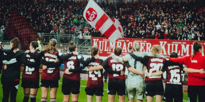 Frauen des 1. FC Nürnberg im Max-Morlock-Stadion.