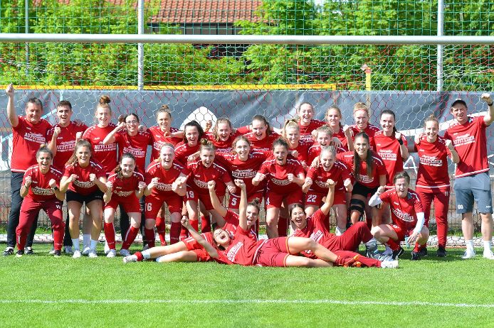 Meister der Bayernliga: die Frauen des FC Würzburger Kickers.