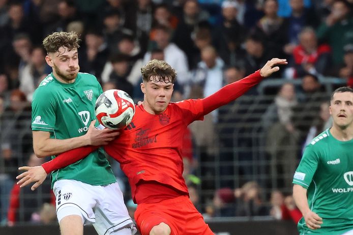 Spielszene 1. FC Schweinfurt 05 gegen FC Bayern München II