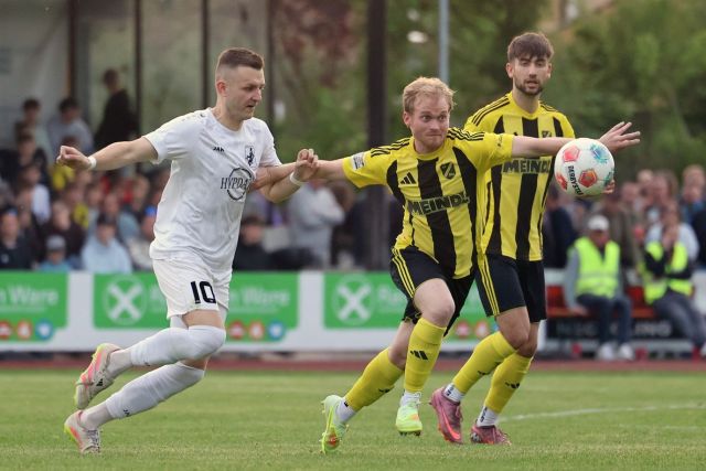 Spielszene SV Kirchanschöring - TSV Schwaben Augsburg
