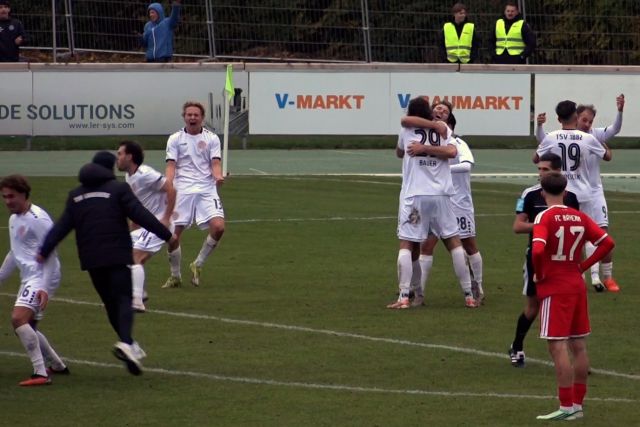 Der TSV Landsberg jubelt über den späten 5:5-Ausgleich im Spiel gegen den FC Bayern München II.